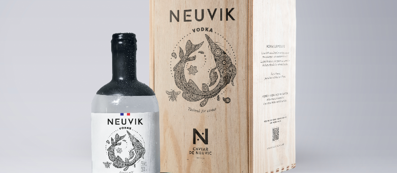 Vodka Neuvik et son coffret en bois