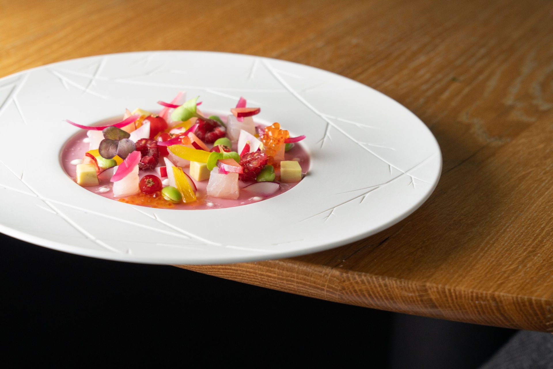 Esturgeon Gravlax Gelée d’Oignon Rouge et Condiments