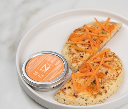 Blinis XXL : beurre de homard carotte et œufs de truite