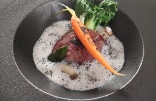 Filet d’esturgeon à la fleur d’hibiscus