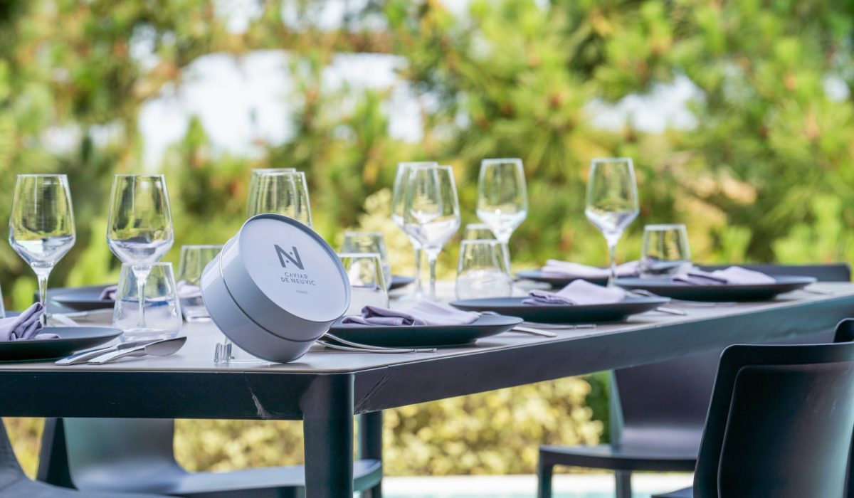 Caviar de Neuvic X Range Rover : Riva boat tour