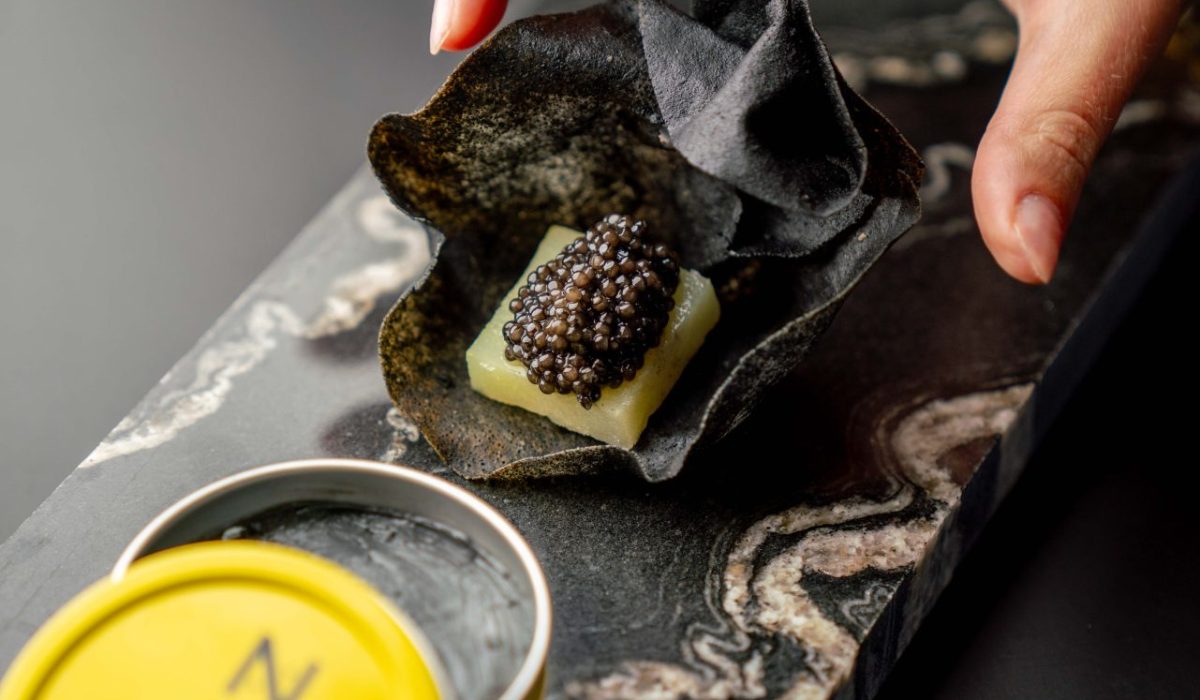 Soupe de Poisson Tuiles au Beurre de Caviar