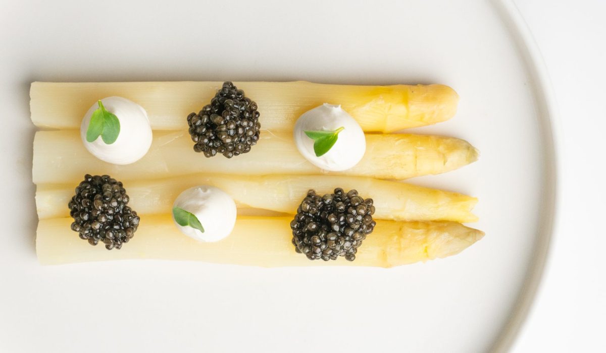 Asperges au caviar