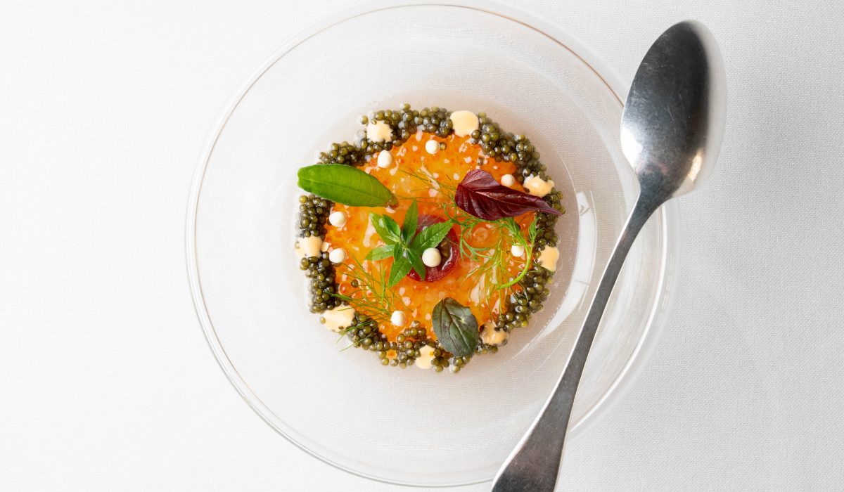 Verrine d’Esturgeon Fumé Tomates Marinées et Caviar Oscietre