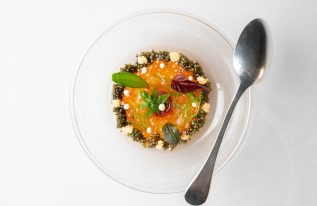 Verrine d’Esturgeon Fumé Tomates Marinées et Caviar Oscietre