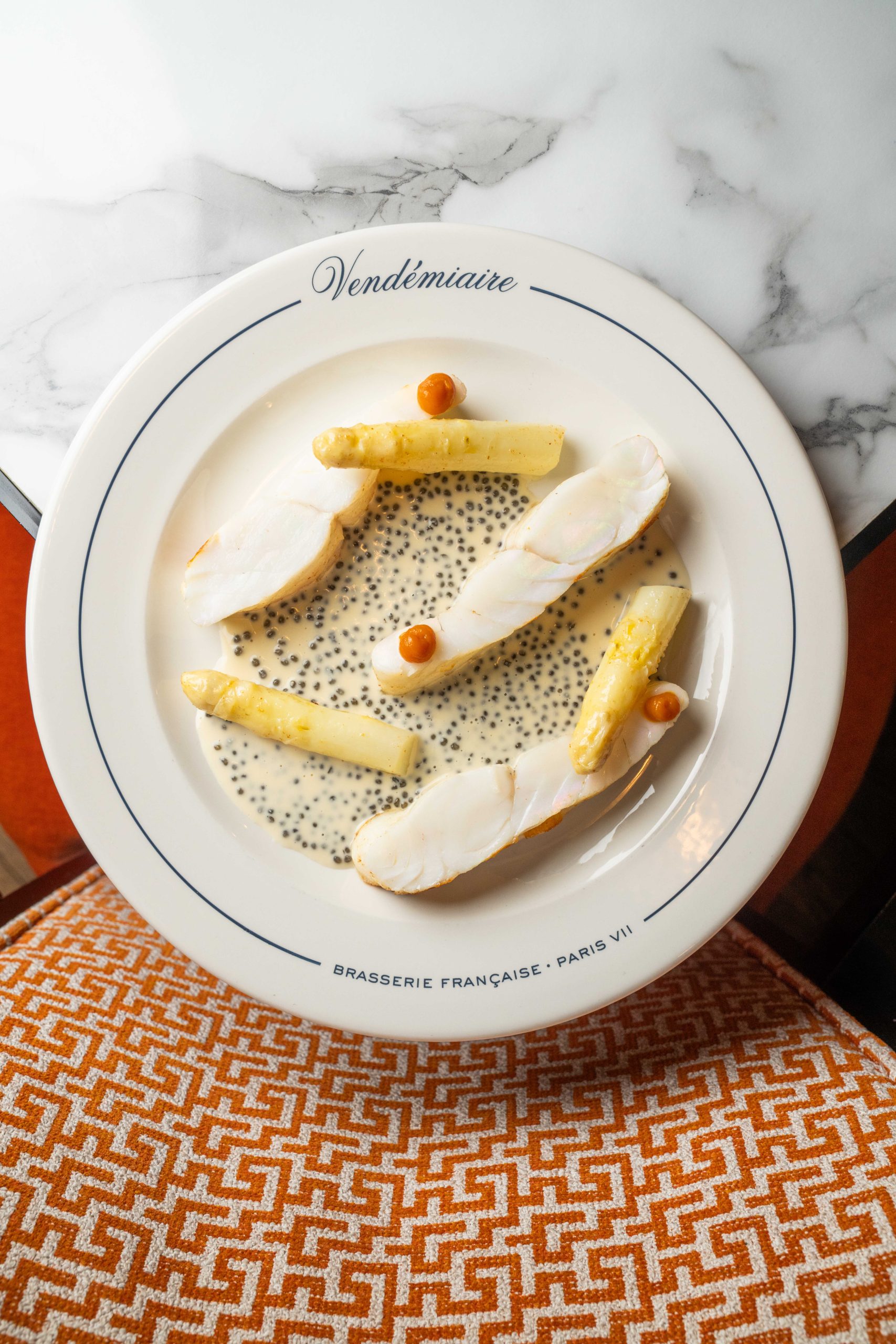 Turbot rôti, asperges blanches, sauce Noilly Prat & caviar Osciètre